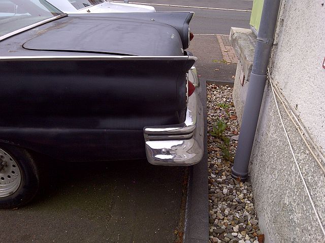 Ford Mustang + 1957 Ford Fairlane - auf dem Parkplatz "schnappgeschossen"  921