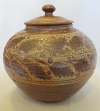 Lidded Pot with Berry Decoration Lidded15