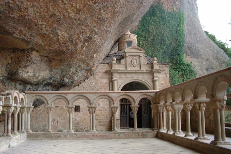 Un monastère sous la falaise: San Juan de la Peña - Province de Huesca - Espagne 16269710