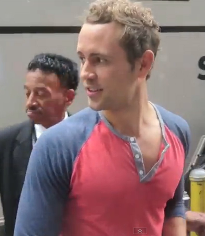 grooming - Nick Viall - ScreenCaps-Pics-Vids - Fan Forum - NO Discussion - Page 6 Nv810