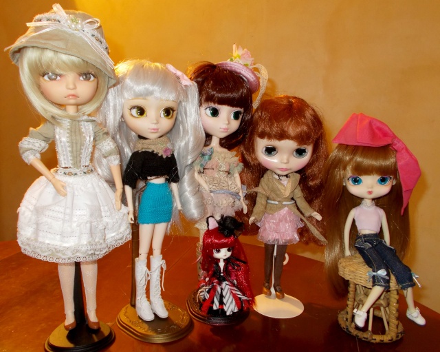 Le club des grosses têtes (pullip et autres...) - Page 2 Groupe10