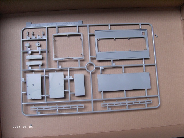 Opel Blitz Maultier Koffer (Sanitätswagen) 1:35 von Dragon Pict3415