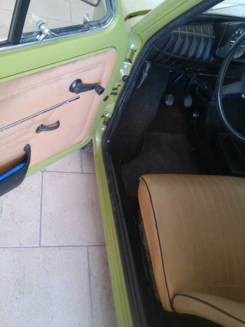 Consiglio per pulitura interni in simil pelle Fiat 126 prima serie Image014