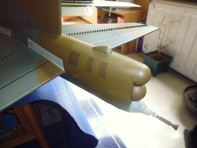Boeing B52H ech 1/32 en bois et carton bis P1000225