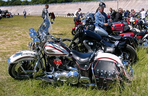 CAFE RACER FESTIVAL MONTLHERY  question pour Didi 1010