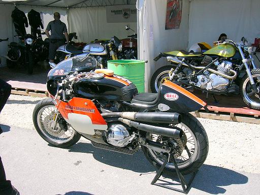 CAFE RACER FESTIVAL MONTLHERY  question pour Didi 210