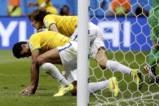 BRASIL VS HOLANDA (0-3) MUNDIAL BRASIL 2014 "HOLANDA TAMBIEN DEJA EN RIDICULO A BRASIL Y SE CLASIFICA TERCERA EN EL MUNDIAL" (VIDEOREPORTAJES) LOS MOMENTOS PREVIOS AL PARTIDO, LOS GOLES, LA CRONICA Brasil10