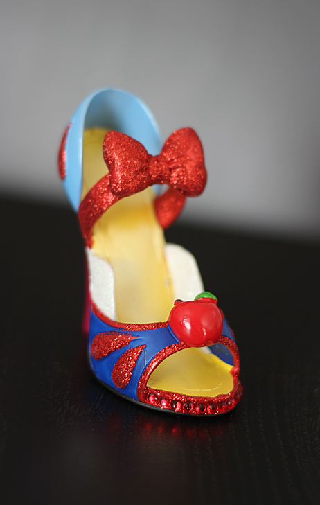 Chaussures miniatures disney (ornement) - Page 15 Snow_s10