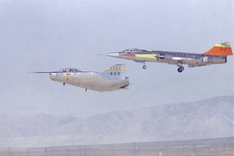 DUO: F-104N (NASA) + F-104G (BAF) Hazegawa 1/48 F-104211
