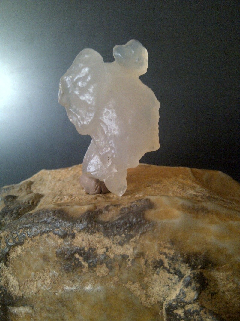 natural agate- :a woman with bamboo hat: Img-2011