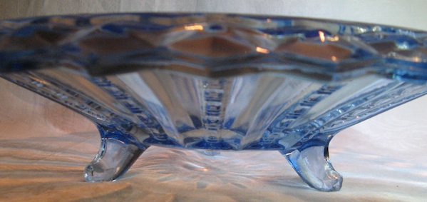 Coupe tripode en verre moulé bleu Brockwitz Fortuna 1941 Coup310