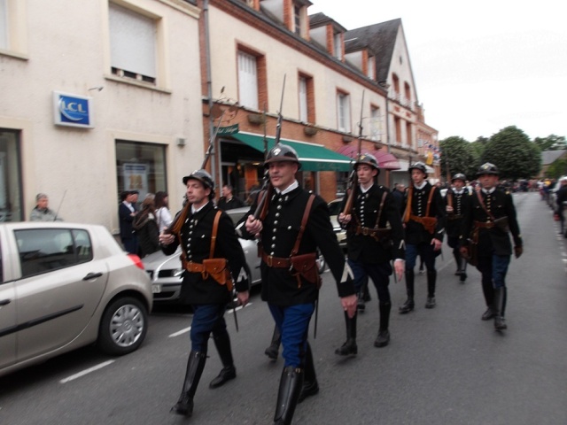 DETAILS DES TENUES WW1 ET WW2  Defilz14