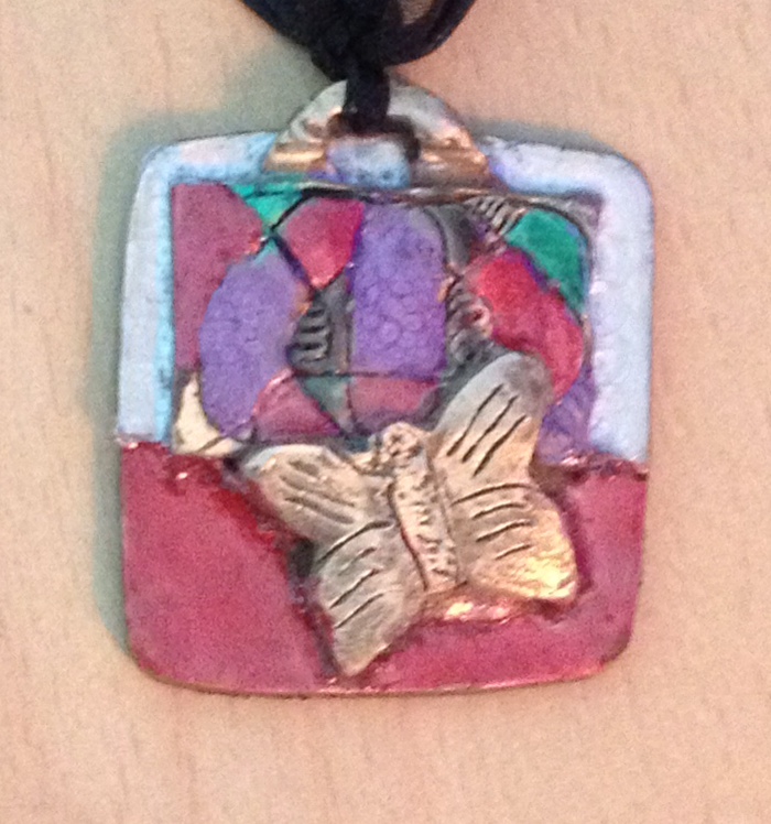 Mettre des couleurs sur un piece de bronze Papill10
