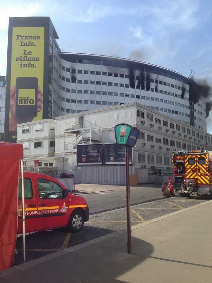 31-10-14 Incendie violent suivi d'explosion dans le batiment de la maison de la radio Paris ( radio france Inter ) 10408910