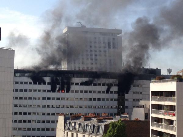 31-10-14 Incendie violent suivi d'explosion dans le batiment de la maison de la radio Paris ( radio france Inter ) B1rivn10