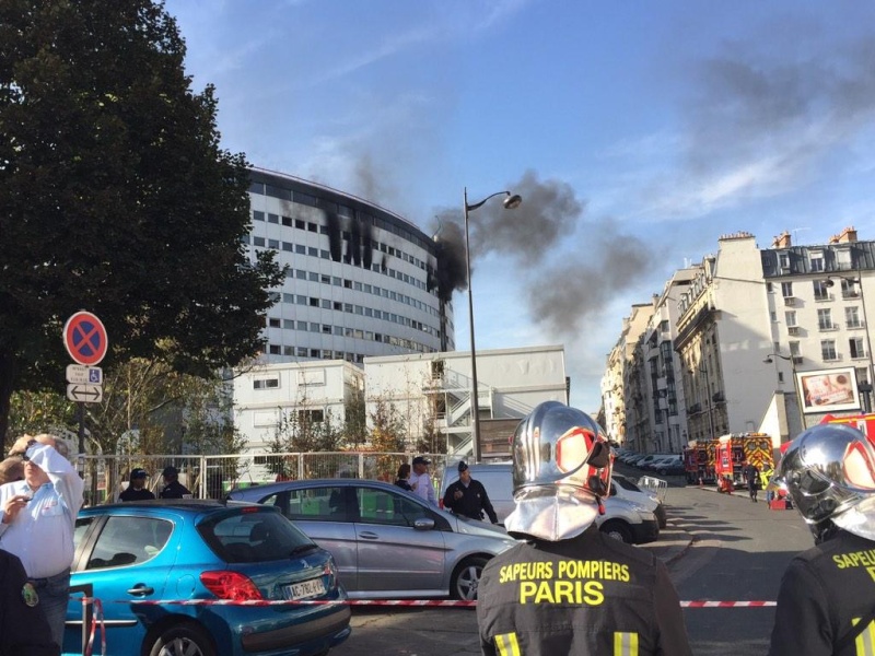31-10-14 Incendie violent suivi d'explosion dans le batiment de la maison de la radio Paris ( radio france Inter ) B1rlzn10