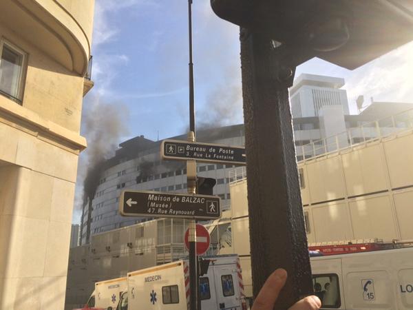 31-10-14 Incendie violent suivi d'explosion dans le batiment de la maison de la radio Paris ( radio france Inter ) B1rqy310
