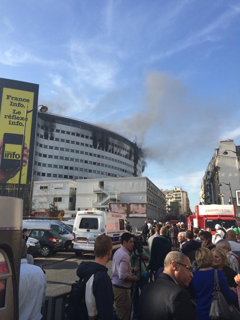 31-10-14 Incendie violent suivi d'explosion dans le batiment de la maison de la radio Paris ( radio france Inter ) B1rrlv10