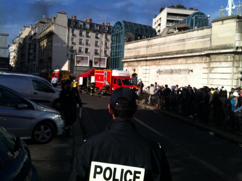 31-10-14 Incendie violent suivi d'explosion dans le batiment de la maison de la radio Paris ( radio france Inter ) B1rux710