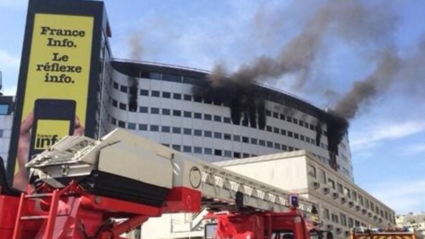 31-10-14 Incendie violent suivi d'explosion dans le batiment de la maison de la radio Paris ( radio france Inter ) Radio-10