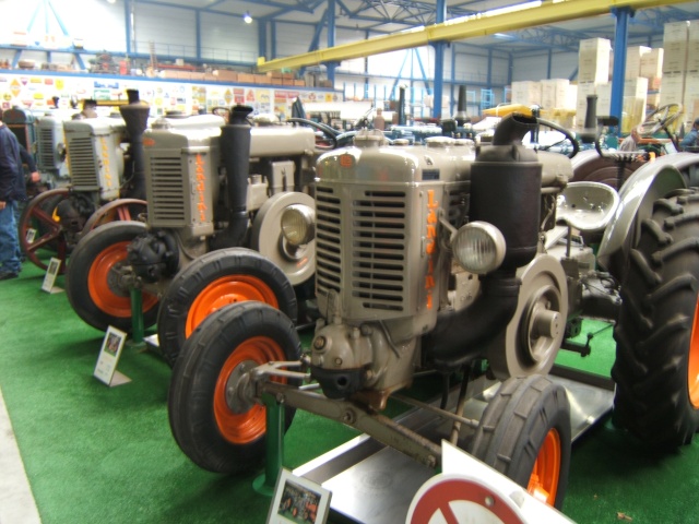 80 photos de la plus belle collection de tracteurs d'encetre Dscf4242