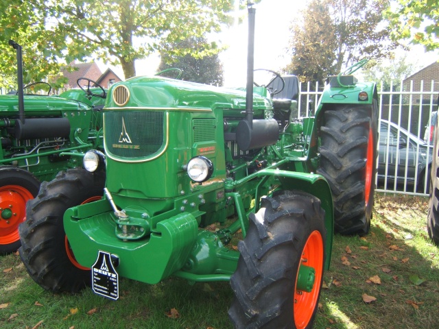 80 photos de la plus belle collection de tracteurs d'encetre Dscf4275