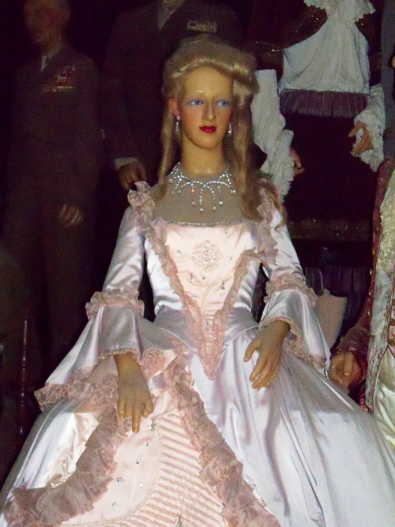 Les statues de cire représentant Marie Antoinette 100_0811