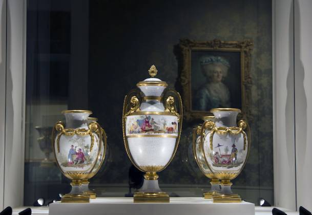 Exposition "La Chine à Versailles, art et diplomatie au XVIIIe s." 10734311