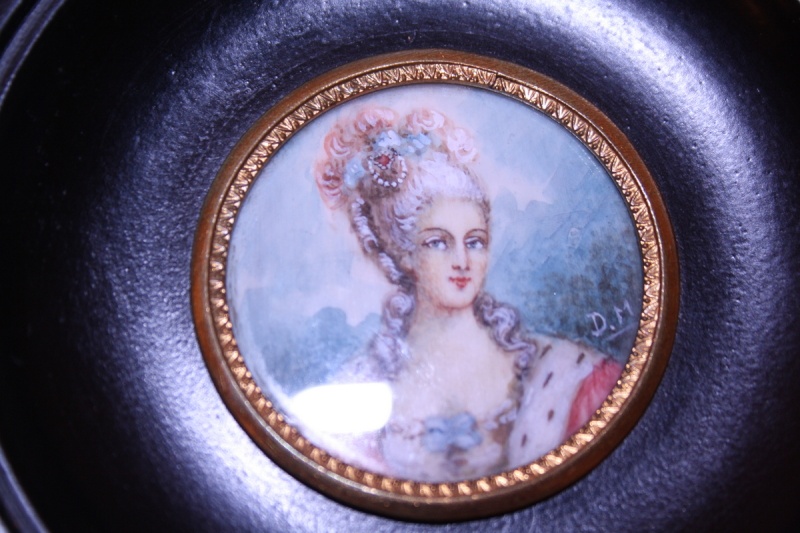 A vendre: miniatures de Marie Antoinette? 52498-10