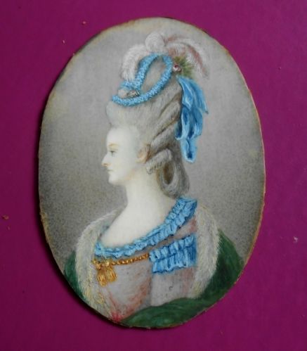 A vendre: miniatures de Marie Antoinette? Bleu10