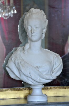 Les bustes de Marie-Antoinette par Boizot - Page 2 Verspt10
