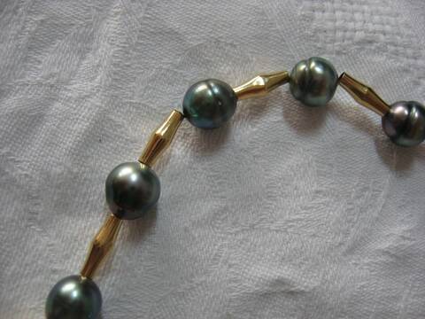 Collier perles de tahiti et or monté sur cable...qui casse...et recasse.  Help!