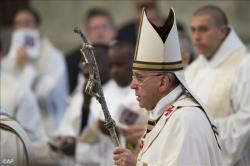   ***  Le Pape François  loue la joie d'être prêtre *** Pape_f11