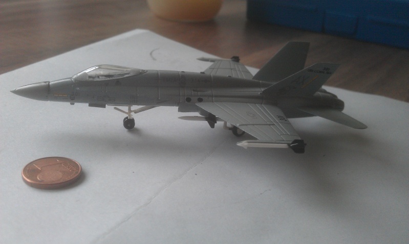 Aller c'est parti mon kiki !!! F18 A HORNET 1/144 Imag1611