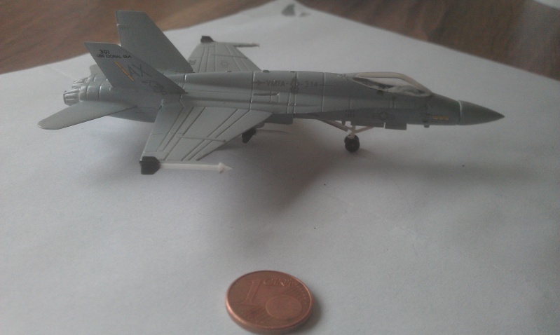 Aller c'est parti mon kiki !!! F18 A HORNET 1/144 Imag1612