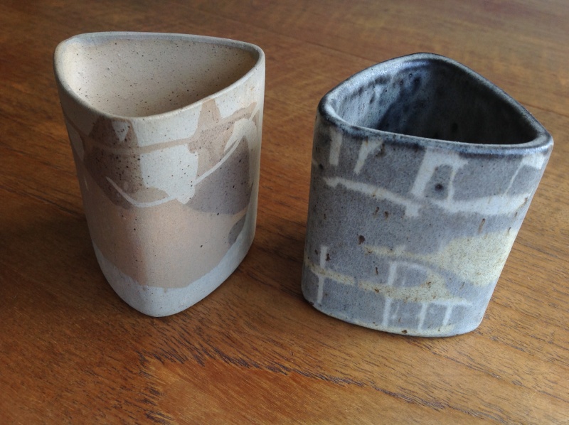 Small matt triangular pots 2014-128
