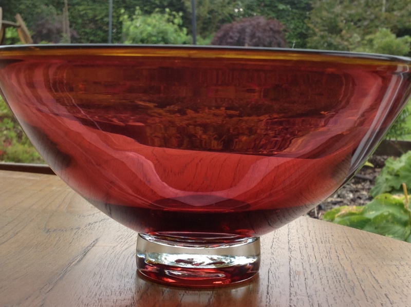 Signed bowl - Mike Hunter, Twists glass 2014-139