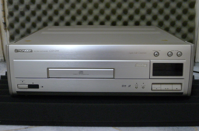Pioneer CLD-D99 CD/LD Player (Used) SOLD P1090010