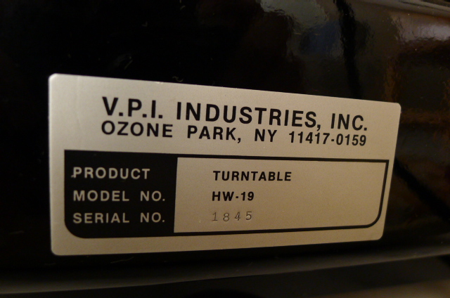 VPI HW-19 Belt-Drive Turntable (Used) SOLD P1090320