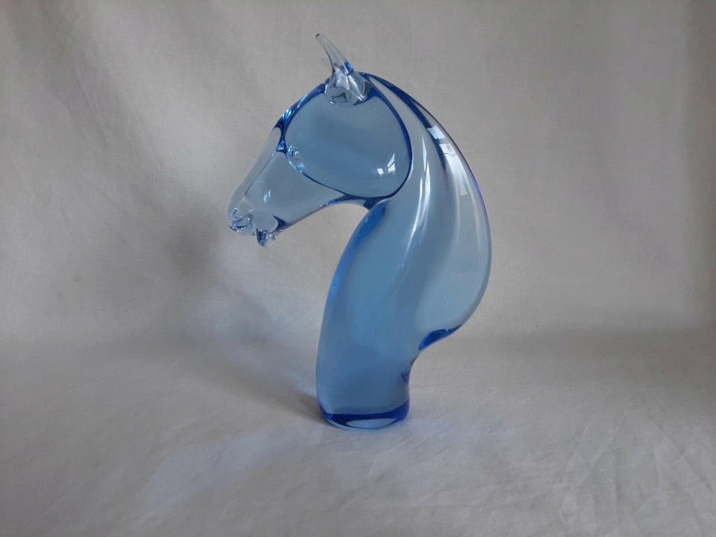 Blue Glass Horse Head - any ideas. 20230128