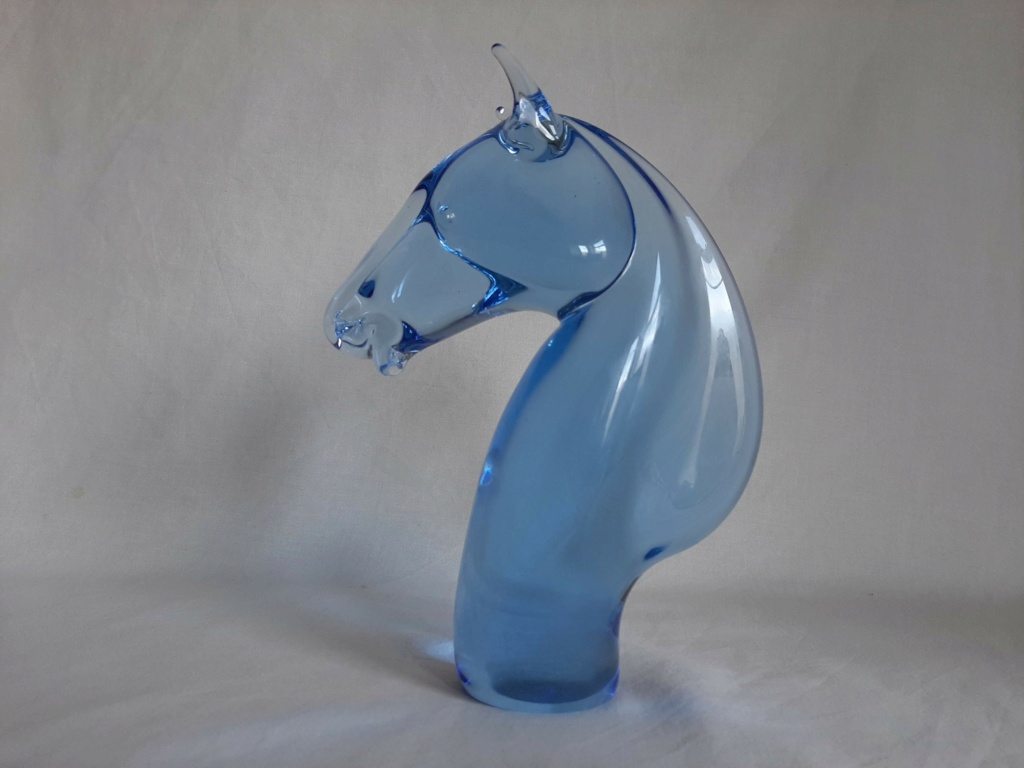 Blue Glass Horse Head - any ideas. 20230129