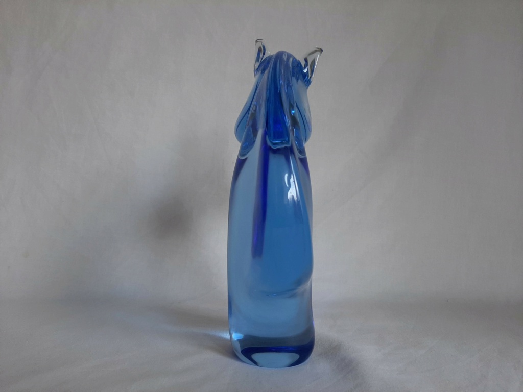 Blue Glass Horse Head - any ideas. 20230130