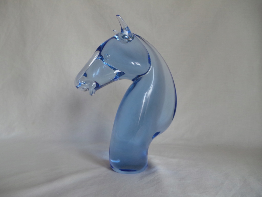 Blue Glass Horse Head - any ideas. 20230133