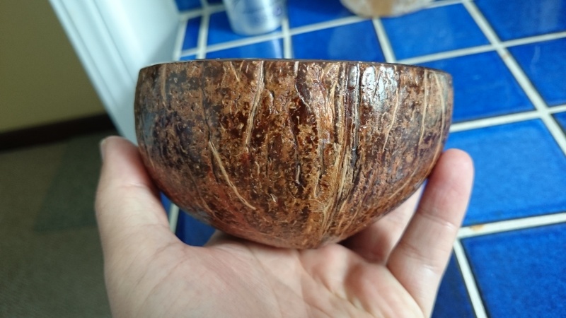 Premier bol fait maison dans une noix de coco! 2014-048