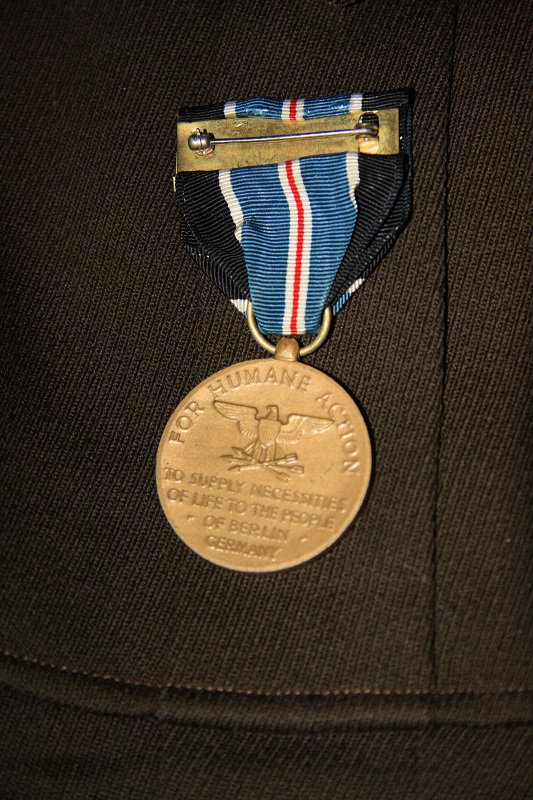 Medal for human action Berlin airlift Img_0326