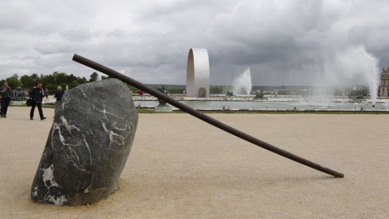 Lee Ufan pour éclairer les jardins de Versailles Phoc9a10