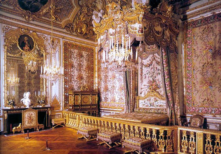 Versailles, la chambre de la Reine - Page 4 Queens12