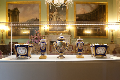 Des porcelaines de Sèvres et une horloge de Marie Antoinette à Leeds - Harewood House Exhibition Sevres10