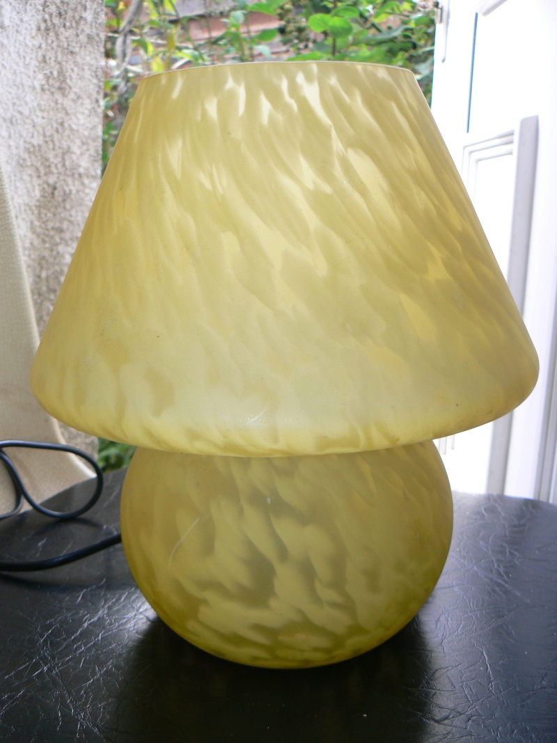 Yellow mottled glass Lamp P1150310