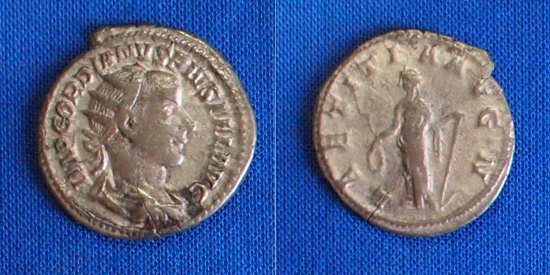 Antoninianus de Gordien vrai ou...? 111